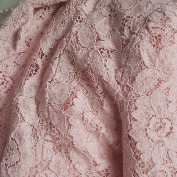 SALE ❣️🤍 Pink Lace Blazer - Picture 4 of 5
